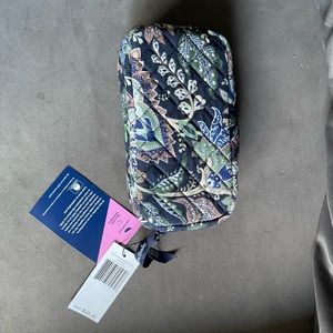 Vera Bradley NWT Essential Oil bag. Java Navy Camo